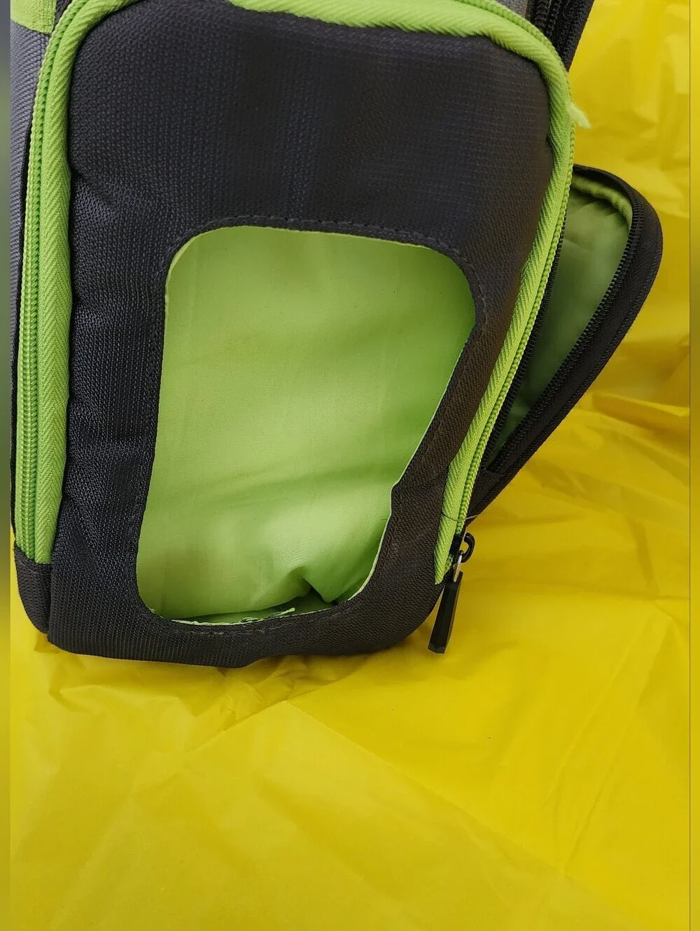 Eddie Bauer Duffle Bag Carrying Strap Insulated Bottle Holder Many Compartments.